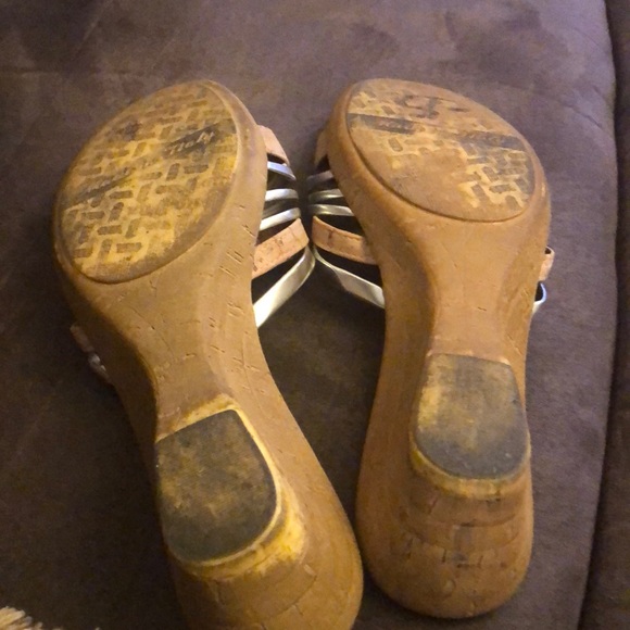 Shoes - Picture 3 of 4